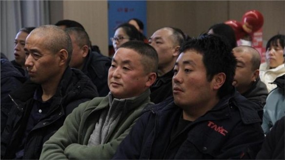 “共鉴鲜丽，同绘新章 ”---共庆大润发贵宾厅 2024 年终盛典